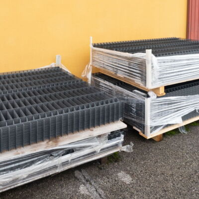 Rete recinzione in pannello con pali